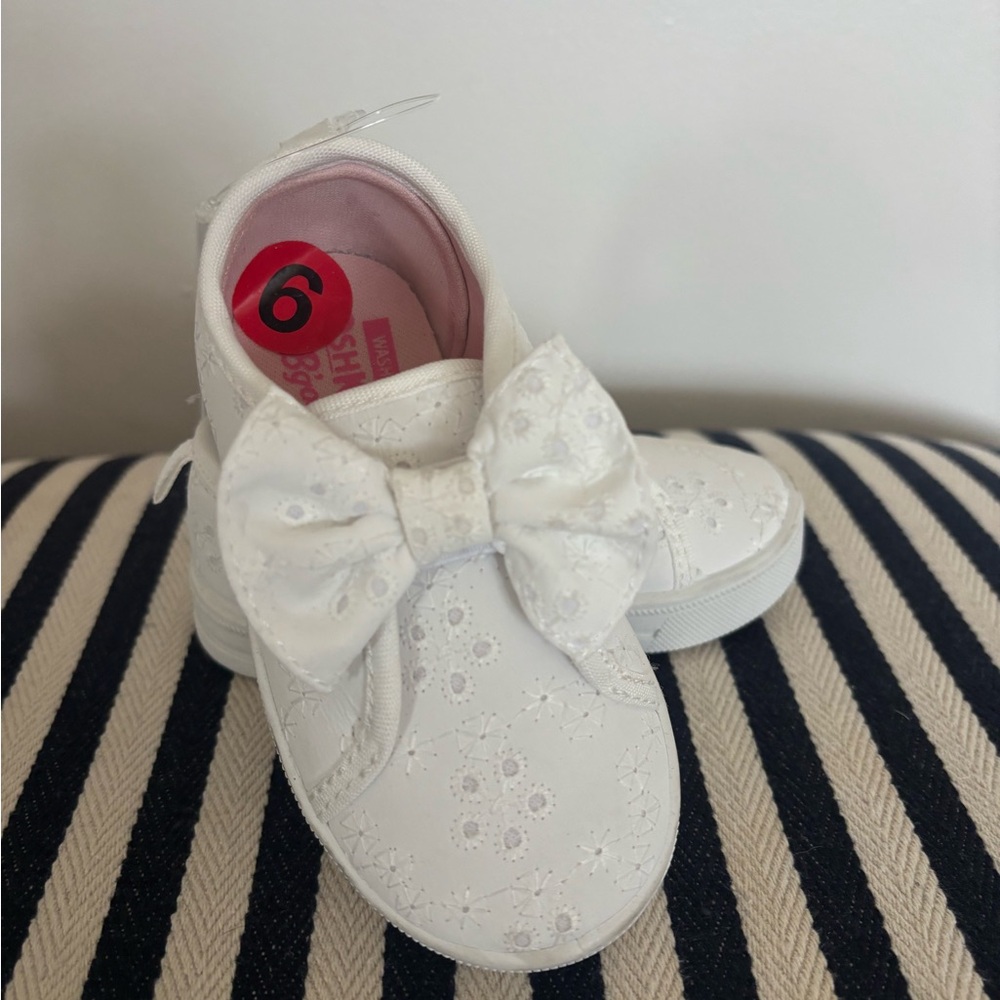 OshKosh B'gosh White Bow Slip-On Dress Shoes